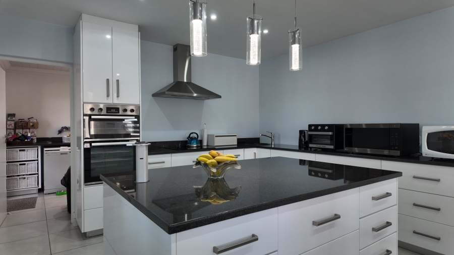 3 Bedroom Property for Sale in Stilbaai Wes Western Cape